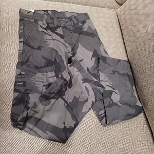 BNWT Boys Wrangler Cargo Pants - size 10